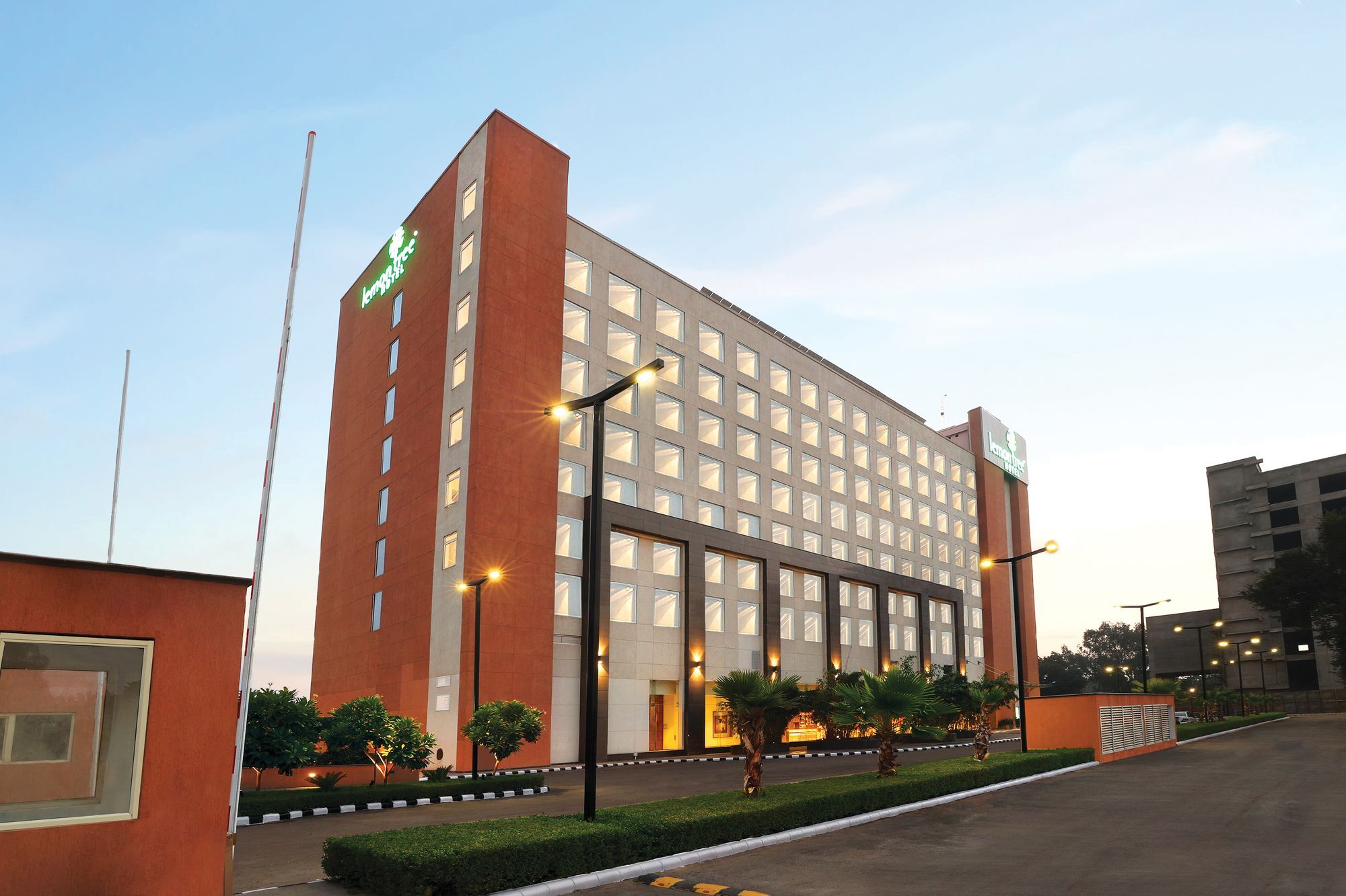 Lemon Tree Hotel Sohna Road Гургаон Экстерьер фото