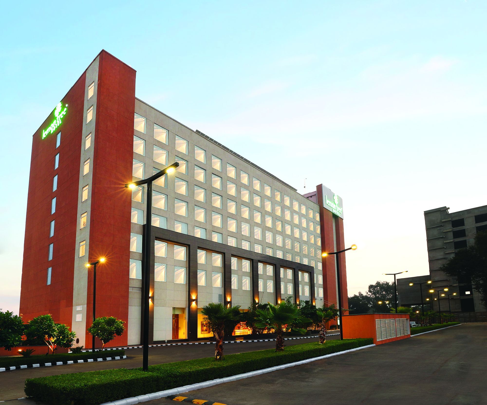 Lemon Tree Hotel Sohna Road Гургаон Экстерьер фото