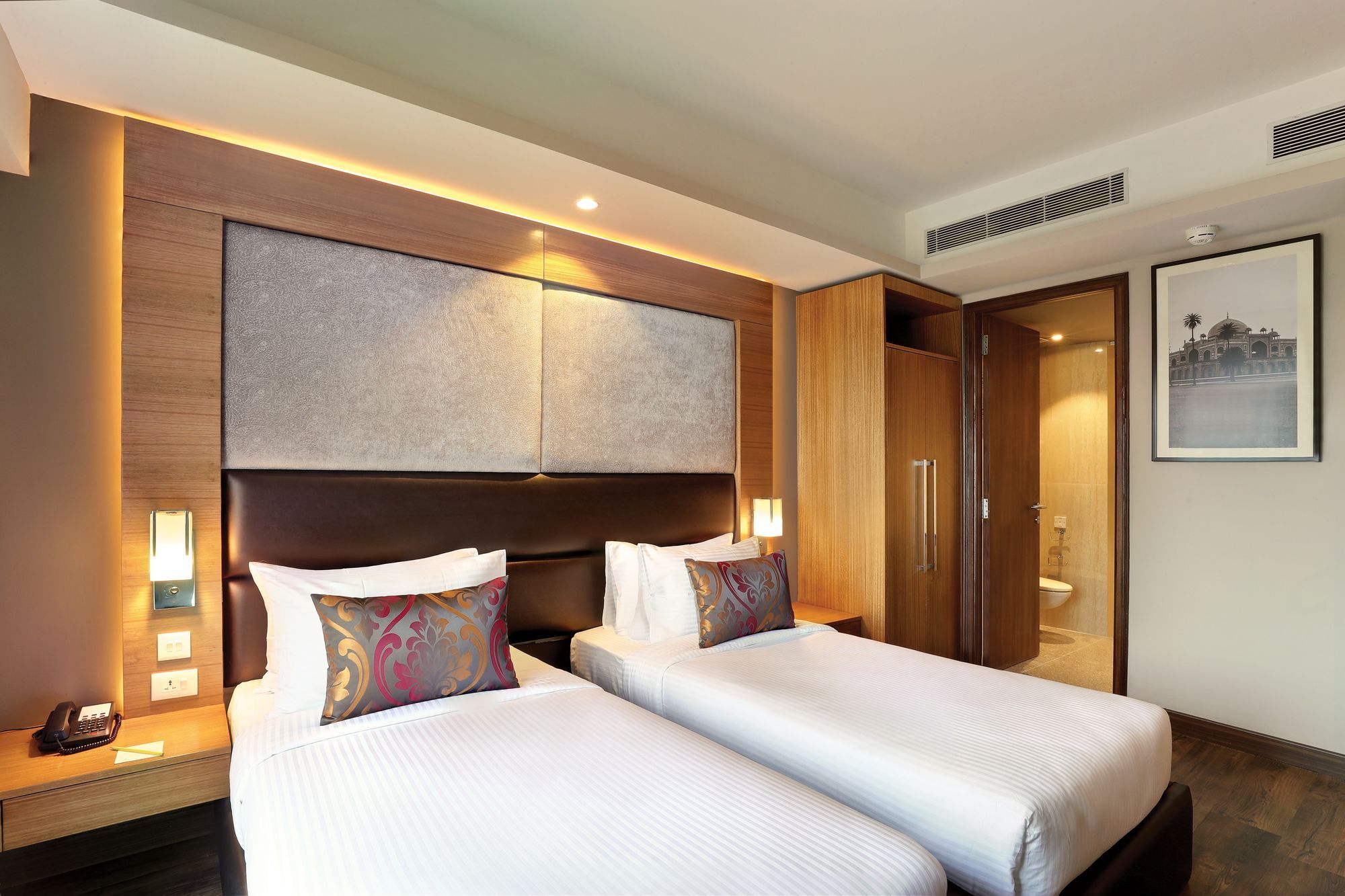 Lemon Tree Hotel Sohna Road Гургаон Экстерьер фото
